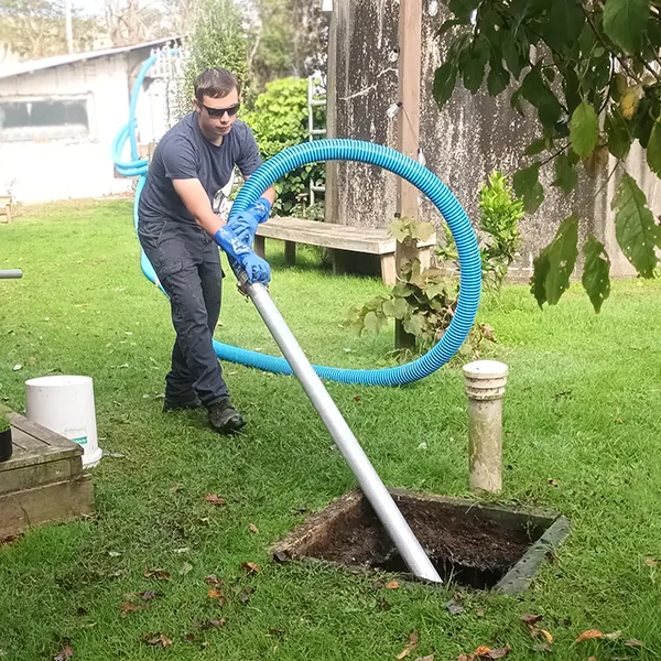 Septic tank pumping service in Northland