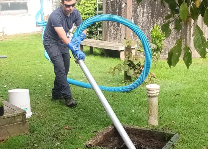Septic tank pumping service in Northland